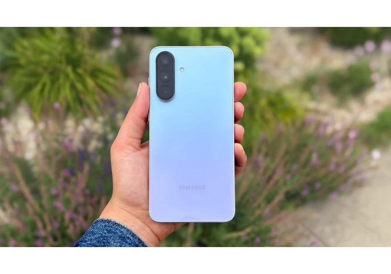 Stop Buying Expensive Phones. I Tested This $400 Samsung Galaxy That Nails the Basics