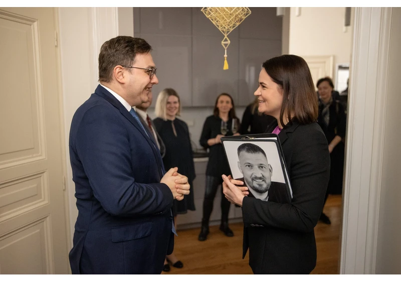 Bělorusům v exilu končí platnost pasů. Běloruská opozice vymyslela vlastní doklady, Česko je nejspíš neuzná