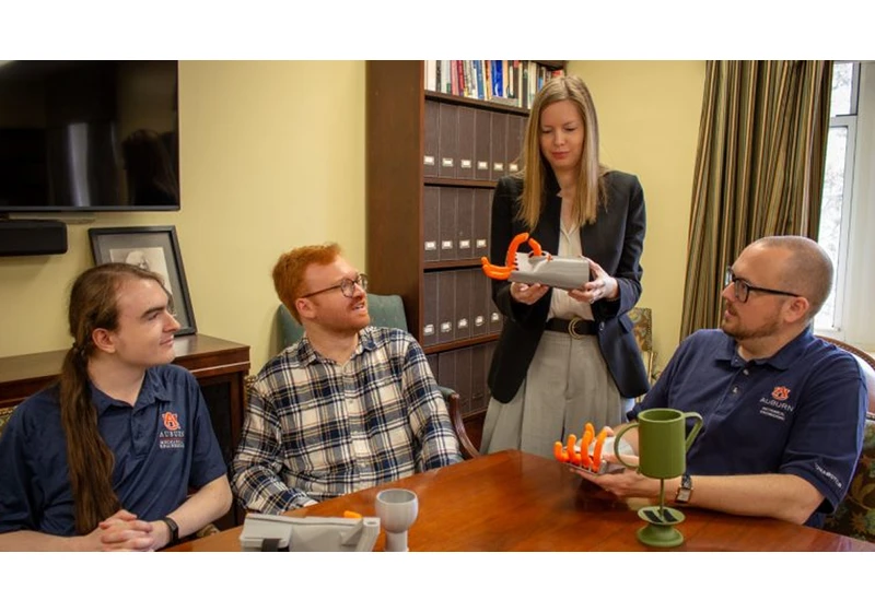  University shakes hands with the past - 3D printing replicates 500-year-old prosthetic 