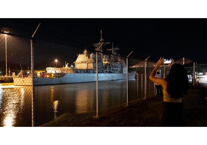 U.S. guided-missile cruiser crosses Panama Canal, warships deployed to Venezuela
