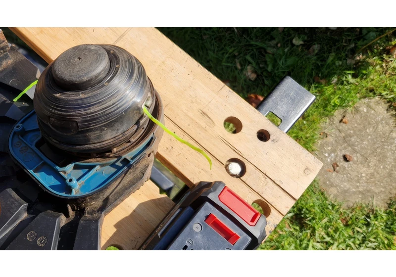 How to string a grass trimmer