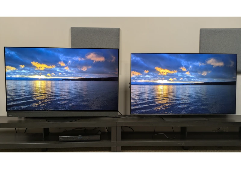  I tested Panasonic and LG flagship OLED TVs side-by-side, and even though they use the same panel, the results were surprising 