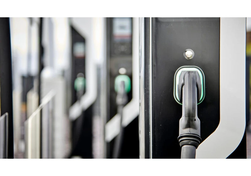 EVs in Government and Military, Funding for Public Chargers Could Be Banned Under Trump