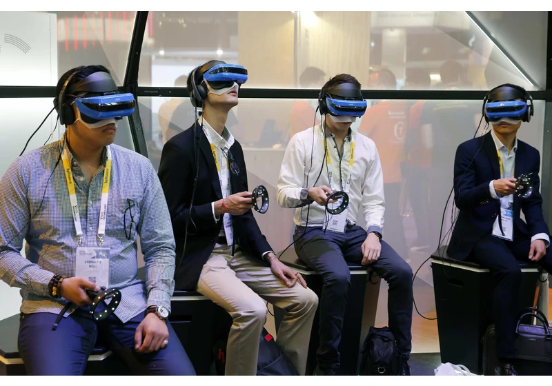 Microsoft is nixing its Windows mixed reality platform