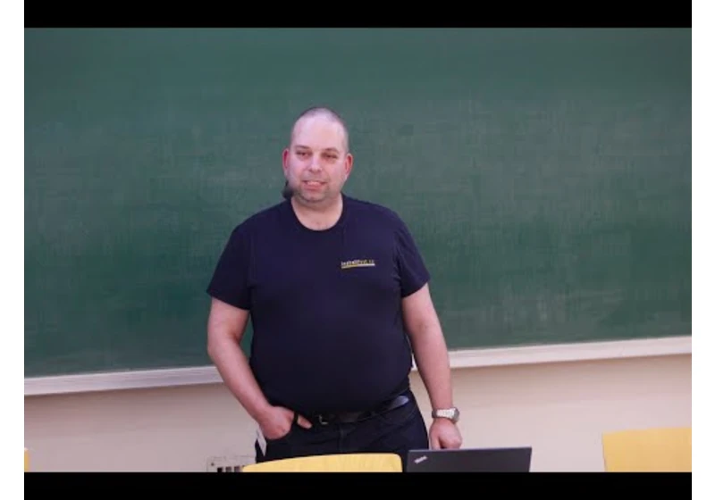 Vlastní odjezdová tabule (Tomáš Tichý)