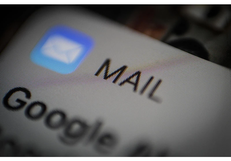 Apple and Google are probably spying on your push notifications