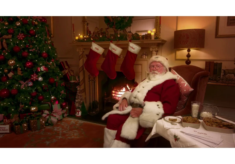 How to send a personal video message from Santa using AI