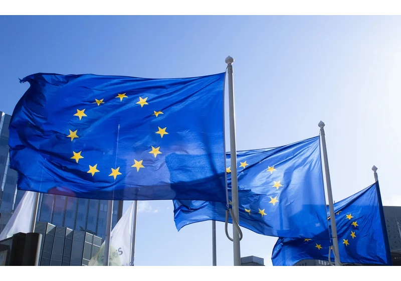 Microsoft says it would take the US to court to protect European cloud operations
