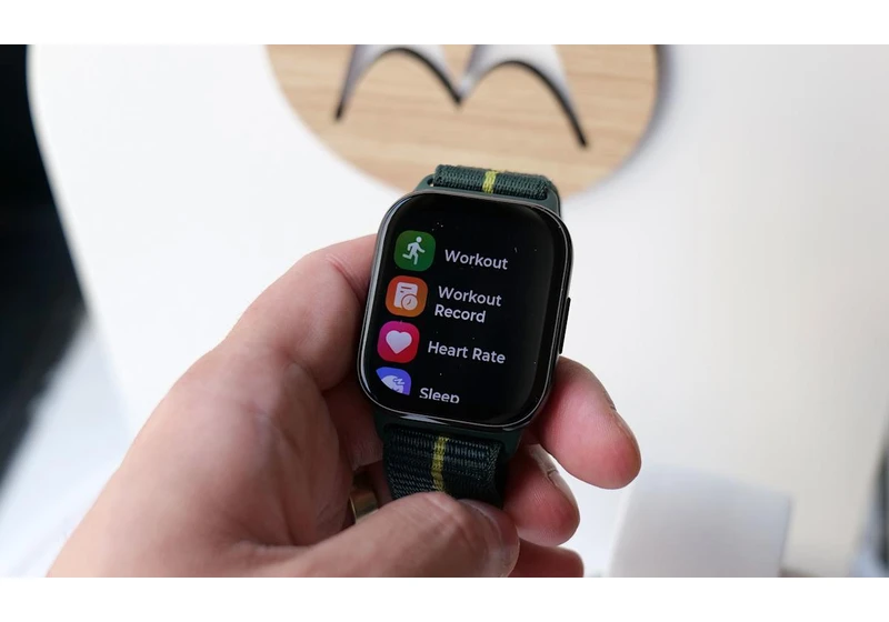 Motorola introduces the no-frills Moto Watch Fit