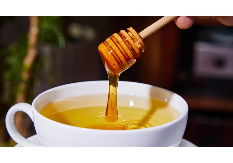 Pinkies Up: This Is The Biggest Mistake You're Making When Steeping Tea