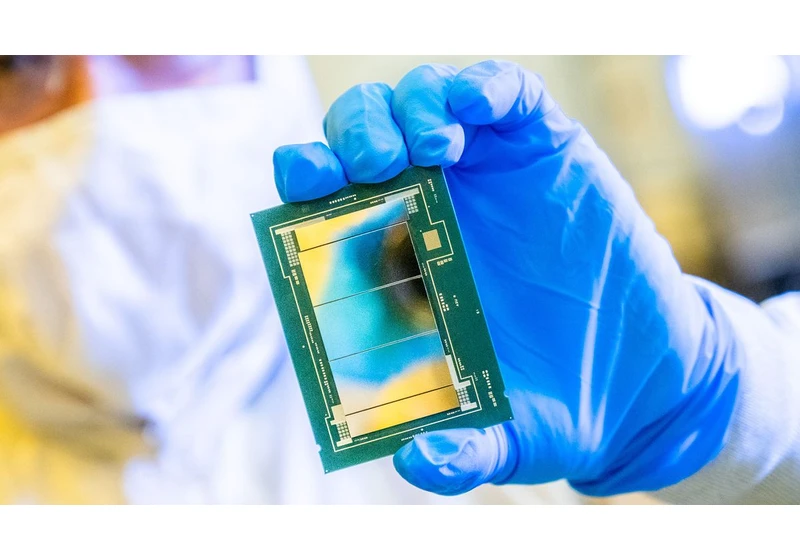 Intel Displays Granite Rapids CPUs as Specs Leak: Five Chiplets