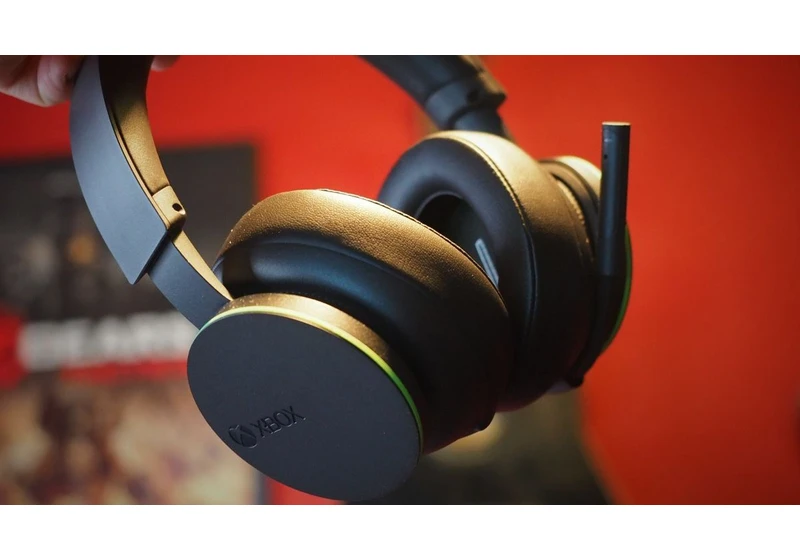 Get ahead of the game with OVER 50% OFF the official Xbox Wireless Headset right now