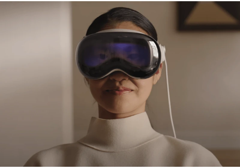 Apple’s Vision Pro rips off the HoloLens, seven years later