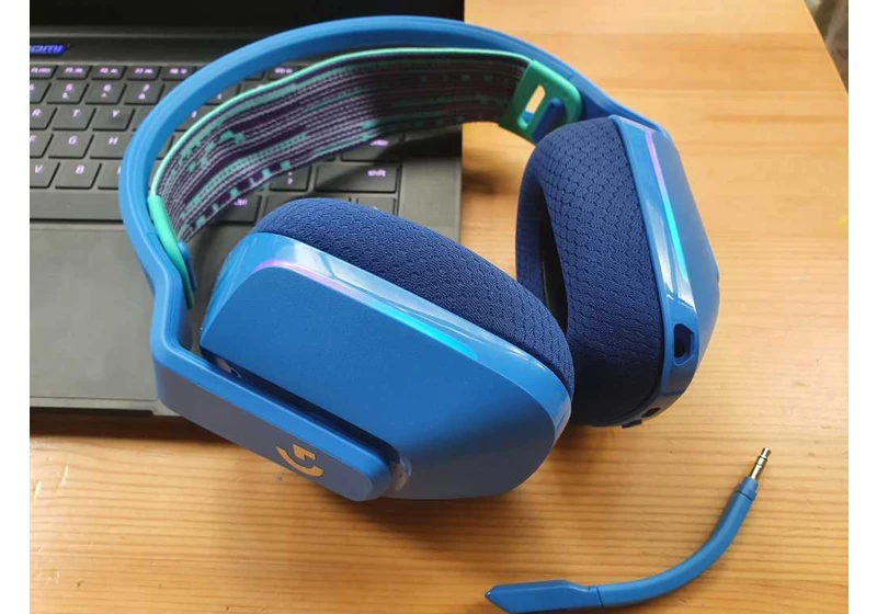 Logitech G733 Lightspeed review: Lightweight, flashy, and functional