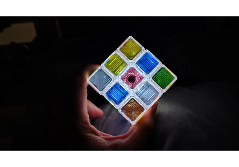 This Light-Pulsing Rubik's Cube Is a Dazzling Way to Play in the Dark
