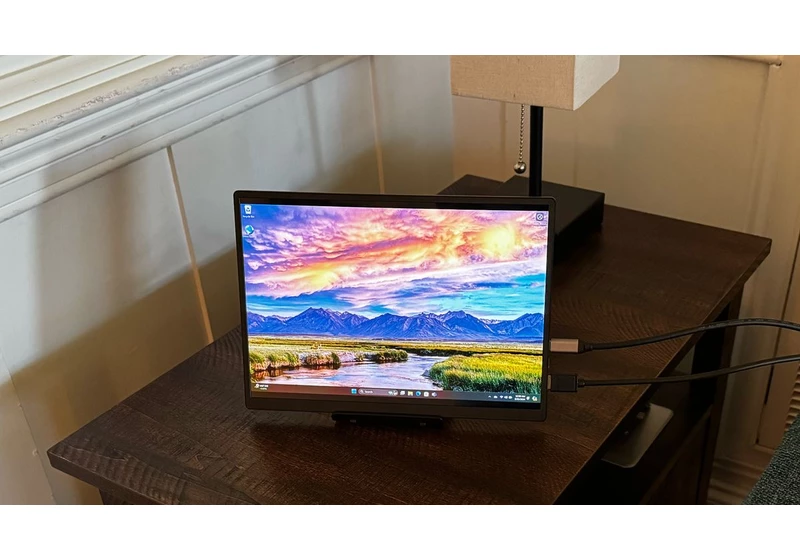  Eyoyo EM105 10.5-inch portable monitor review: Tiny in stature, big on value 