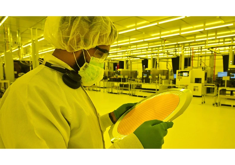  Inside Intel's CPU Packaging Factory: From Wafer to Chip 