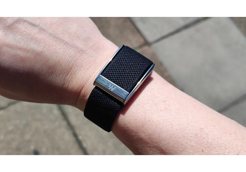  Users of the new Whoop MG fitness band are reporting widespread failures 