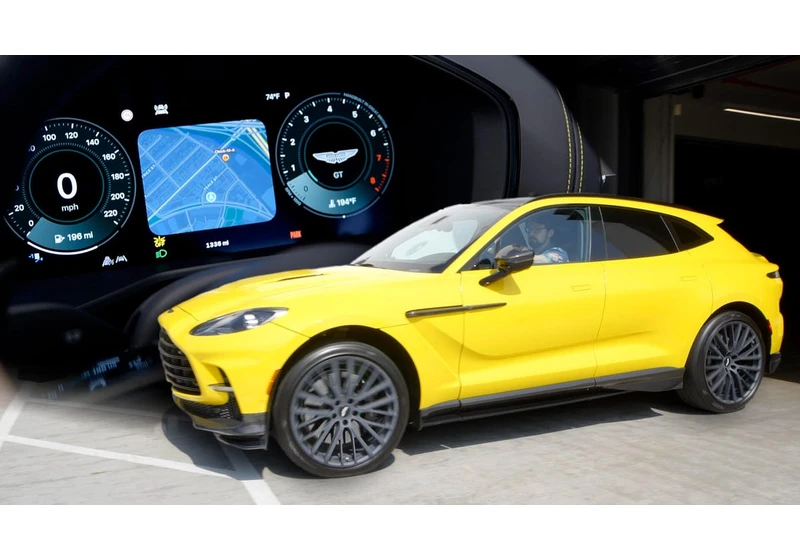Driving With CarPlay Ultra: Apple Does Dashboard Displays Right video