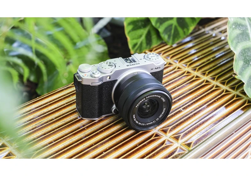 Fujifilm’s new X-M5 is a feature-rich beginner mirrorless camera that lacks one key thing