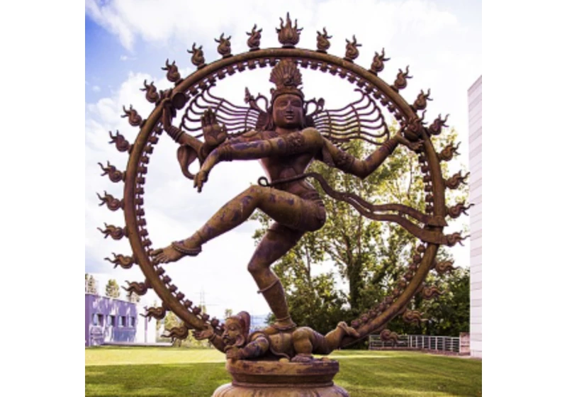 Anatomie nesmyslu: Zatmění Slunce, CERN, anglický Antikrist a dárek z Indie