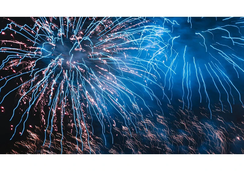 I'm a Pro Photographer: Here's How to Get the Best Firework Photos With Your Phone