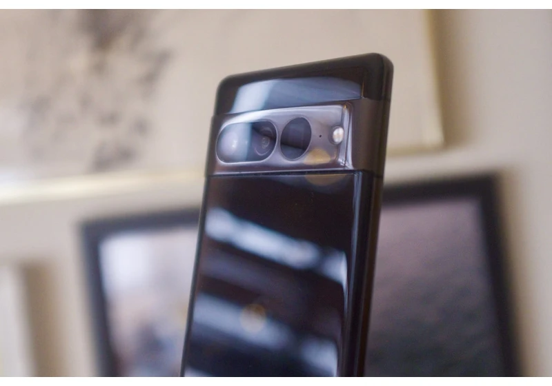 Google Pixel 8 Pro hands-on images leak