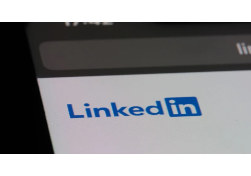 LinkedIn’s New Personalized Features & Enhanced Search via @sejournal, @MattGSouthern