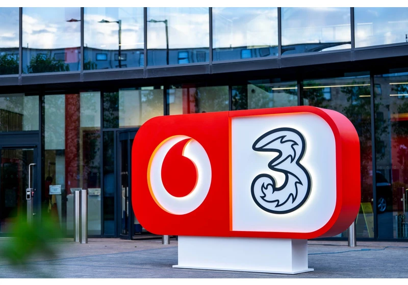 UK: Phone networks down: EE, BT, Three, Vodafone, O2 not working in mass outage