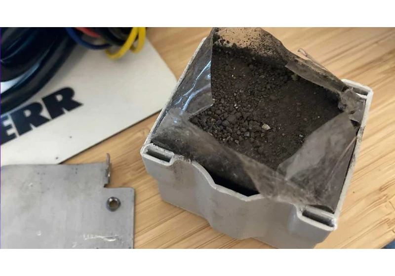 Unlucky power supply buyer finds box of iron shavings inside