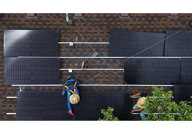 Key Home Energy Tax Credits End This Year. Act Quickly if You're Considering Solar Panels, Experts Say