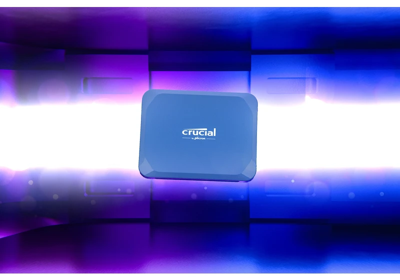  I can't believe Crucial managed to squeeze 8TB into something barely bigger than a stack of credit cards 