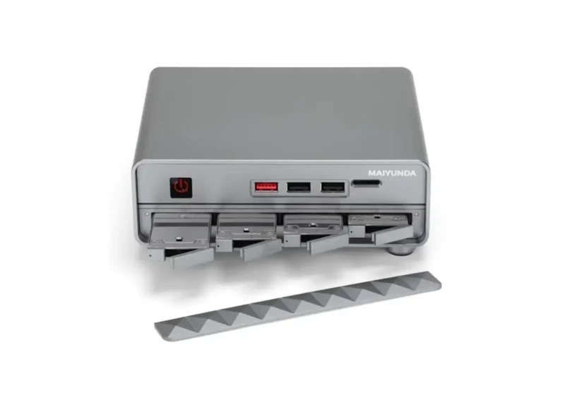  I love that this tiny NAS offers up to 32TB of SSD storage and four 2.5GbE LAN ports, but why the DisplayPort connector? 