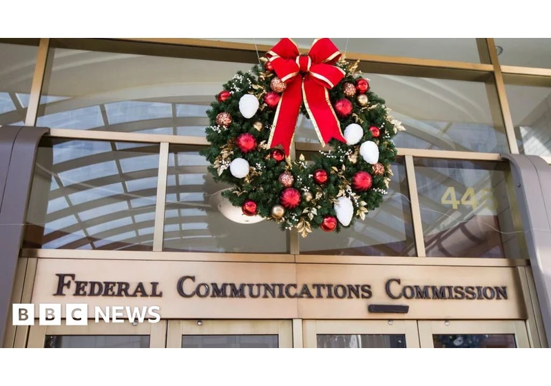 Court strikes down US net neutrality rules