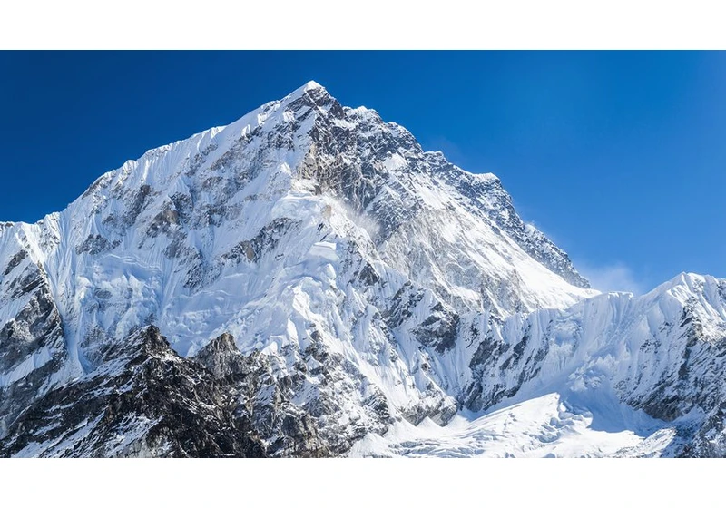 Climbers Using Xenon Gas, Which Is Banned in Sports, to Climb Everest