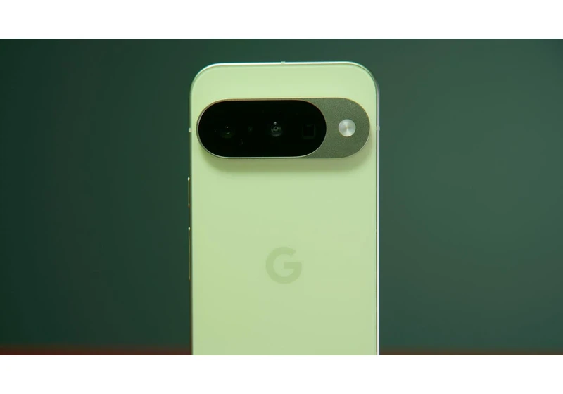 I Got My Hands on the Pixel 10: The Impressive Triple-Camera Setup Isn't Its Only Wow Factor