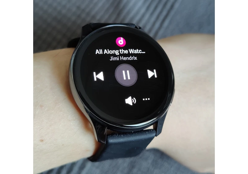 OnePlus Watch review: Big, boring, and buggy