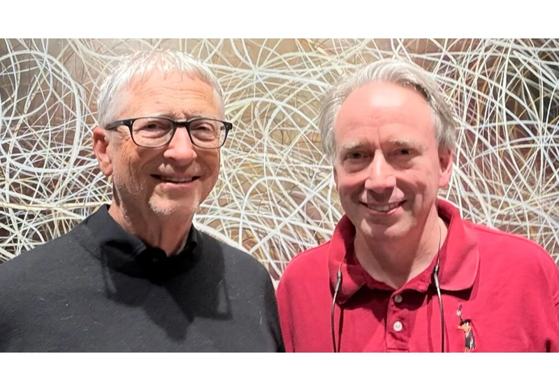 Long-time rivals Bill Gates and Linus Torvalds meet for the first time, have dinner — 'No major kernel decisions were made, but maybe next dinner'