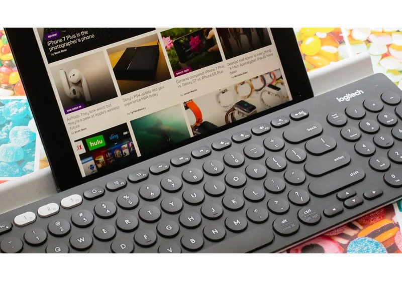 This Multidevice Keyboard Tamed My Cluttered Workspace and Now I'm Never Going Back