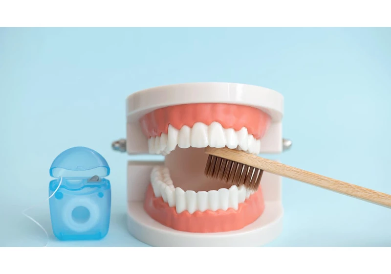 Should You Rinse After Brushing Your Teeth? Our Experts Say No
