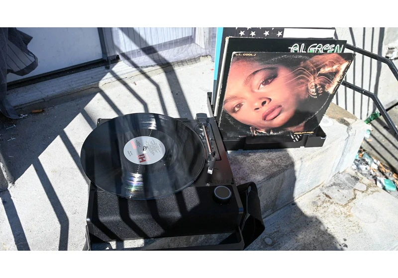 Victrola Revolution Go