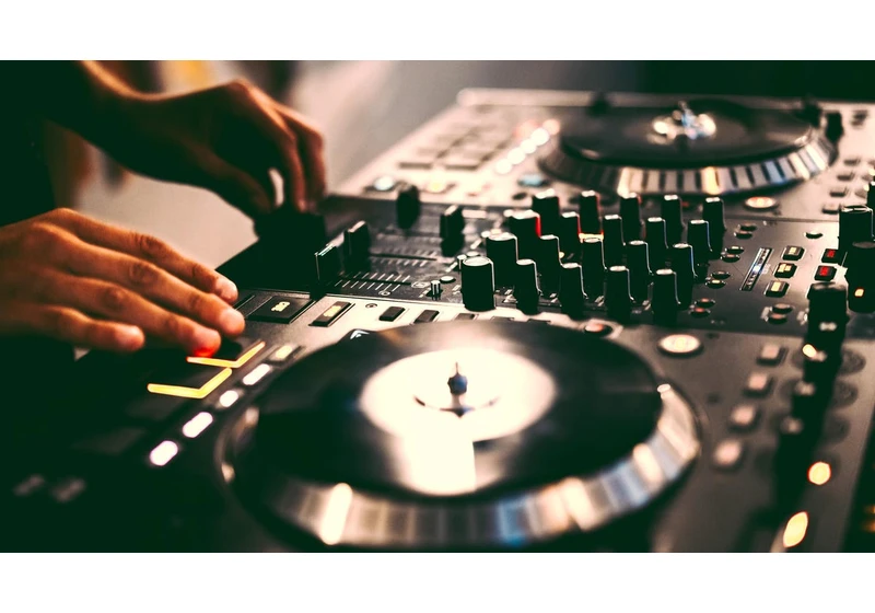 I Tried Using These 2 AI Tools to DJ My Parties. A Real Person Is Better