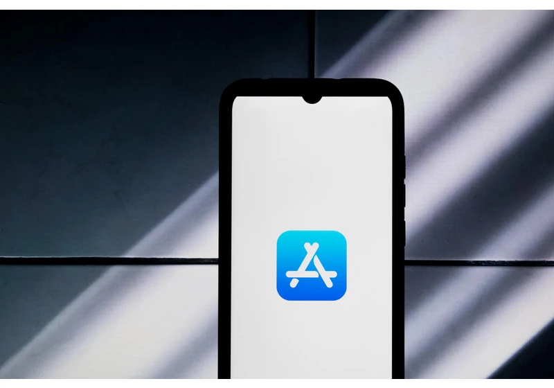Apple reportedly plans to charge developers if they offer sideloaded apps