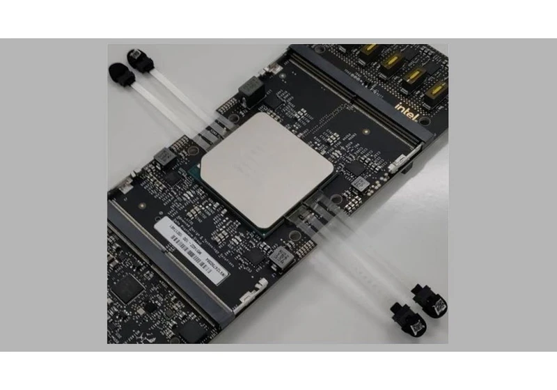 Intel Demos 8-Core, 528-Thread PUMA Chip with 1 TB/s Silicon Photonics