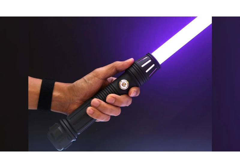 Raspberry Pi Lightsaber Puts the Force in Your Hands