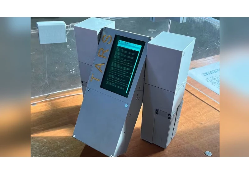  Raspberry Pi Brings Interstellar's TARS Replica to Life
 