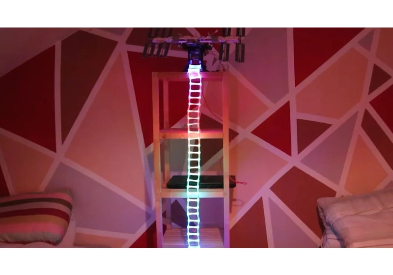 Raspberry Pi Pico Tracks Run to the ISS with LED Ladder