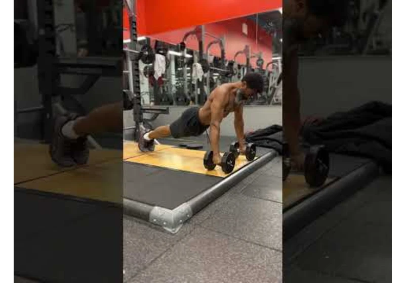 How to do PUSH UPS for a BIGGER CHEST 💪🏾👍🏾🔥#shorts