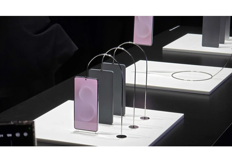 Samsung Galaxy Edge first look: How thin is Samsung's ultra-slim phone?