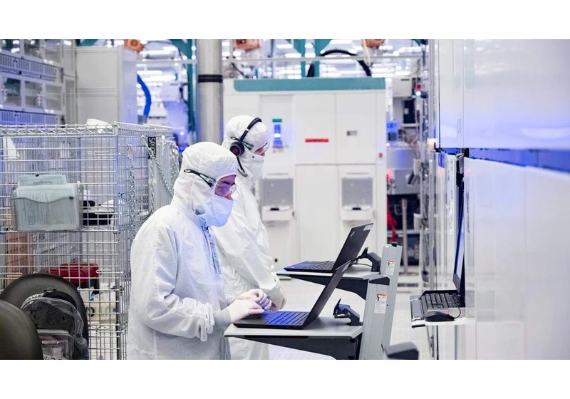 Intel Rolls Out 16nm Process Technology: A Low-Cost, Low-Power FinFET Node